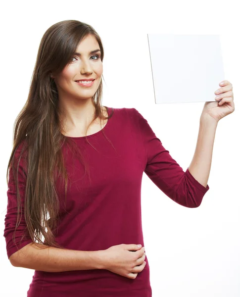 Женщина держит белую пустую бумагу — стоковое фото