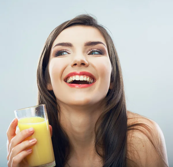Portret kobiety picie soku z bliska — Zdjęcie stockowe