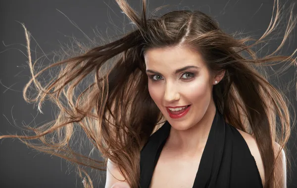 Kadın saç stil moda portre. Saçında Rüzgar. — Stok fotoğraf