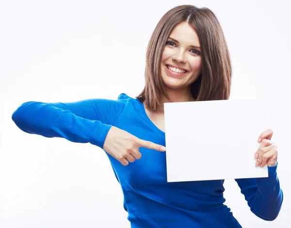 Vrouw student houden wit blanc kaart geïsoleerd op een witte pagina — Stockfoto