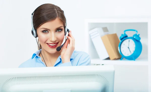 Portrait de femme préposée au service à la clientèle, centre d'appels souriant — Photo