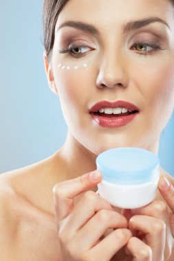 kadın krema ile