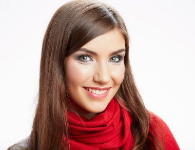 kadın kırmızı bir eşarp ile