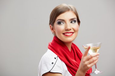 kokteyl cam olan kadın