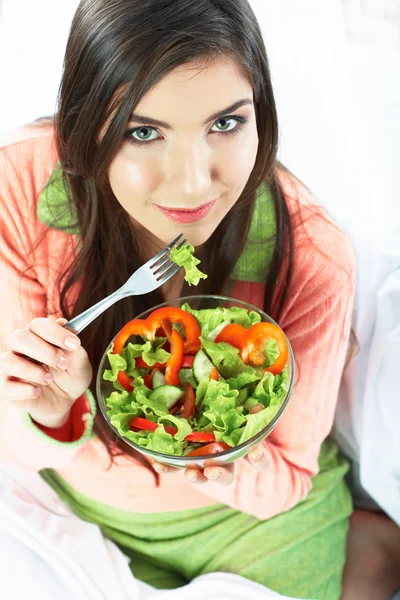 Mulher comendo salada — Fotografia de Stock