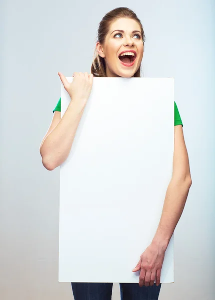 Mujer sosteniendo banner en blanco — Foto de Stock