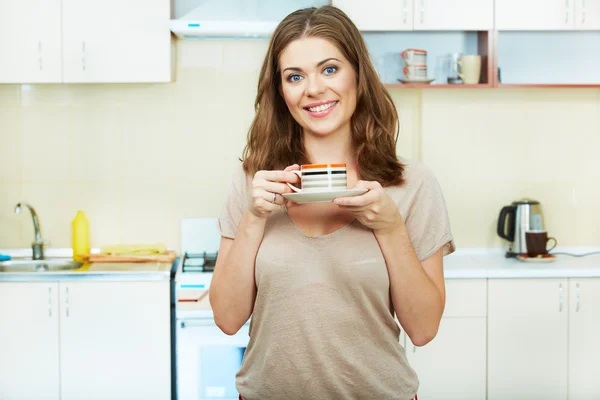 Vrouw met cup — Stockfoto