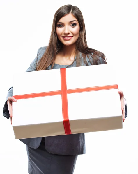 Retrato de mulher segurando caixa de presente — Fotografia de Stock