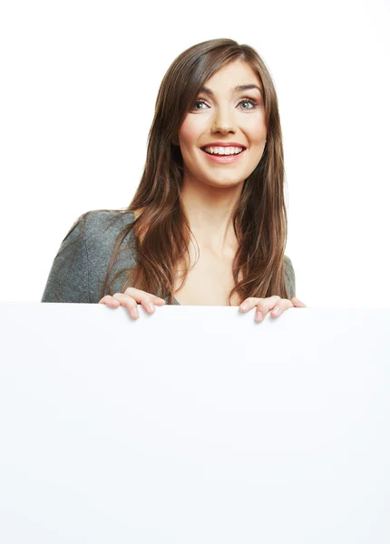 Mujer sosteniendo blanco papel en blanco — Foto de Stock