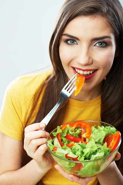 Ženský jedí salát — Stock fotografie