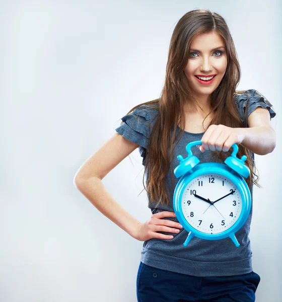 Mujer sosteniendo reloj — Foto de Stock