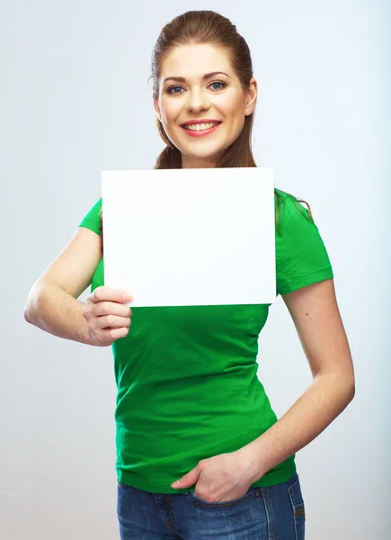 Kvinna anläggning blankt papper — Stockfoto
