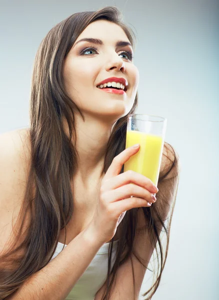 Ritratto di donna che beve succo — Foto Stock