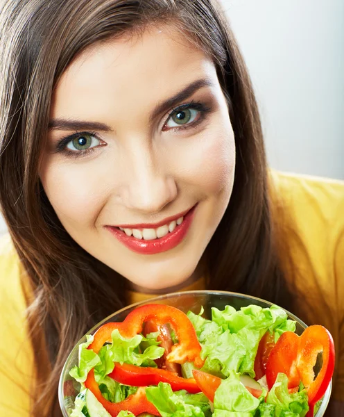 Salata yiyen kadın . — Stok fotoğraf