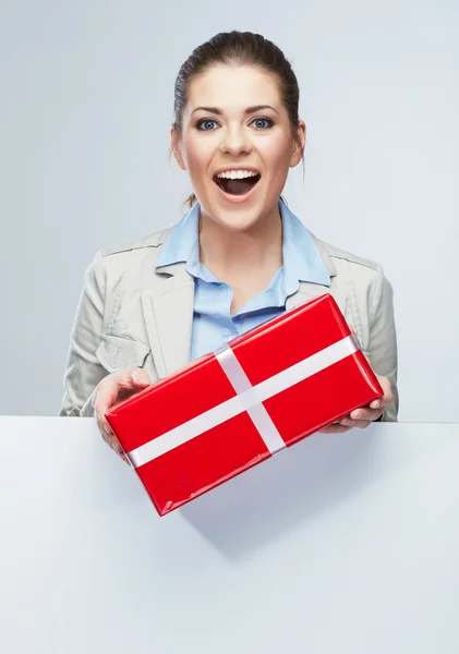 Business woman with gift box — Stock Photo, Image
