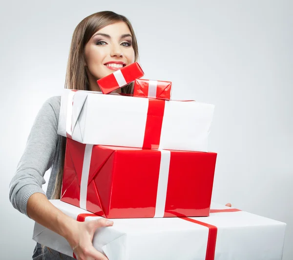 Vrouw met geschenkdozen — Stockfoto