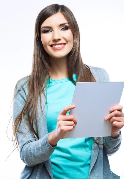 Vrouw bedrijf blanco papier — Stockfoto