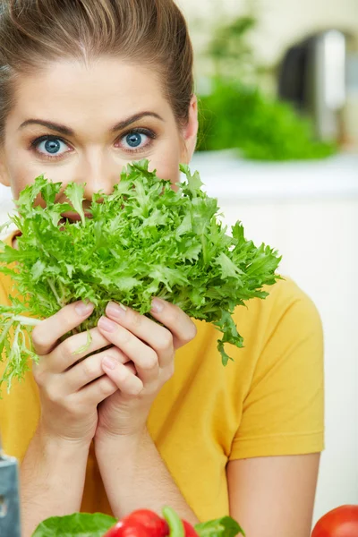 Woman and salad — Stock Photo, Image