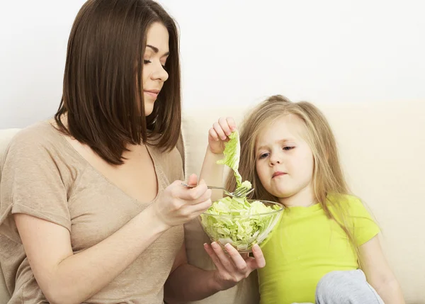 Mother feeds little girl — Stock Photo, Image