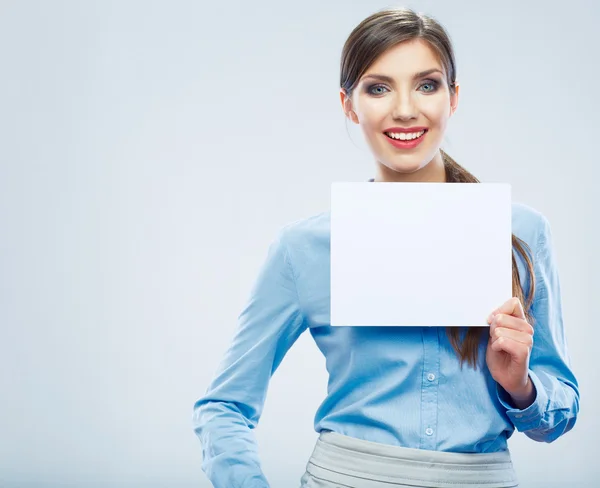 Mulher de negócios segurar banner, fundo branco isolado retrato — Fotografia de Stock