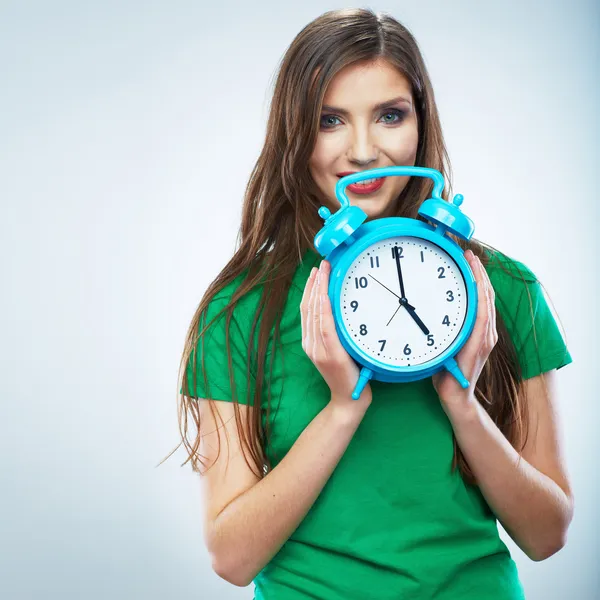 Mujer sosteniendo reloj —  Fotos de Stock