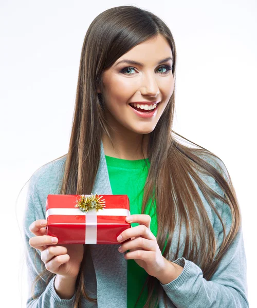 Portrait of woman holding gift box — Stock Photo, Image