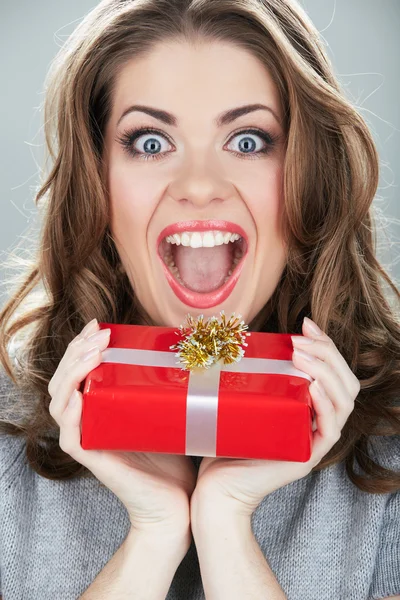 Close up portrait of woman holding gift box — Stock Photo, Image