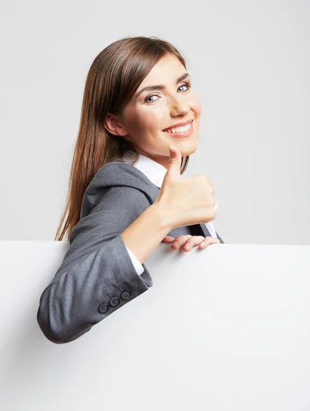 Femme d'affaires avec tableau blanc montrant pouce — Photo