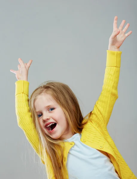 Porträt eines kleinen Mädchens — Stockfoto