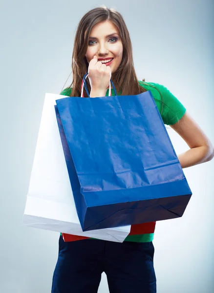 Kvinna som håller i shoppingväska — Stockfoto