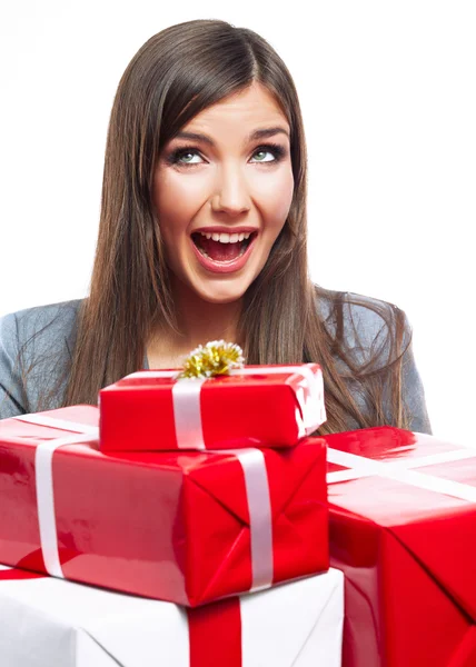 Mujer de negocios celebrar caja de regalo — Foto de Stock