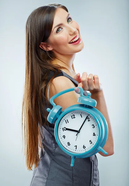 Mujer de negocios sosteniendo reloj — Foto de Stock