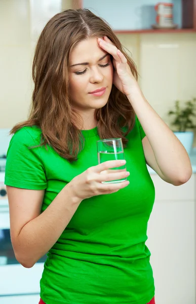 Frau in der Küche — Stockfoto