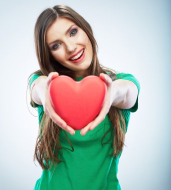 güzel kadın tutun kırmızı kalp