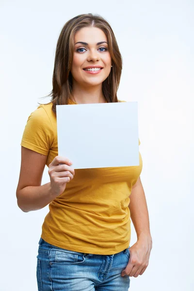 Mujer sosteniendo tarjeta en blanco —  Fotos de Stock