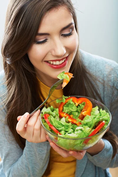 サラダを持つ女性 — ストック写真
