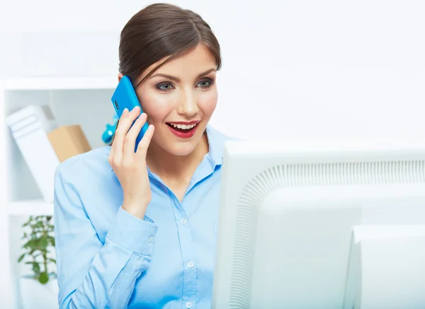 Mujer de negocios en el teléfono — Foto de Stock