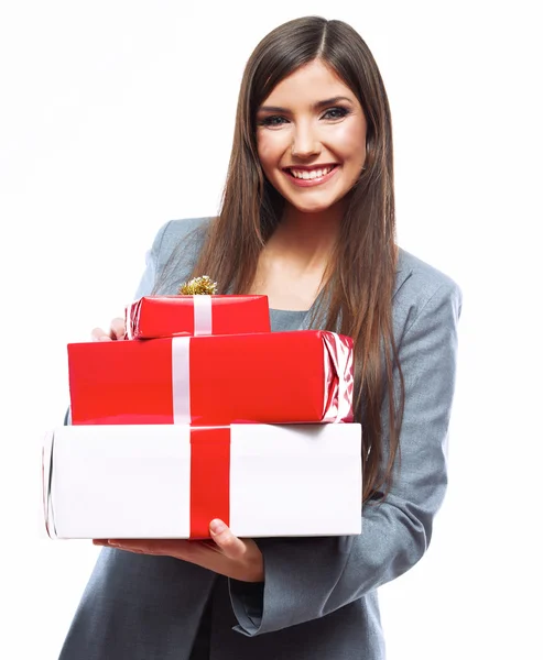 Affärskvinna hålla presentförpackning — Stockfoto