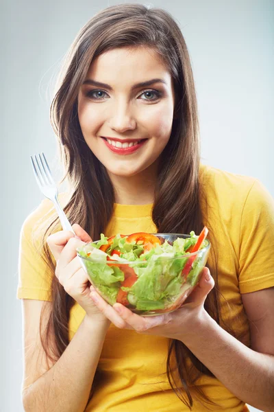 Mulher comendo salada — Fotografia de Stock