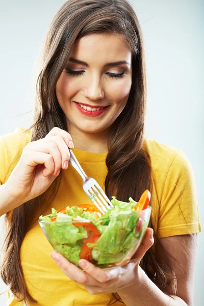 Donna che mangia insalata — Foto Stock