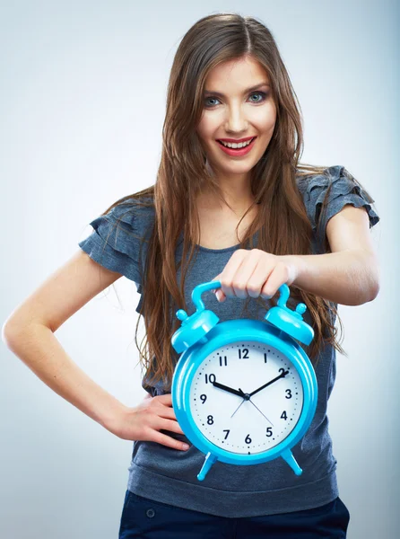 Vrouw houden horloge — Stockfoto