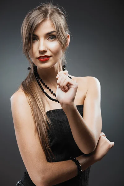 Retrato de mujer joven —  Fotos de Stock