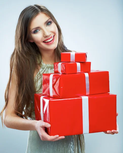 Donna tenere scatola regalo — Foto Stock