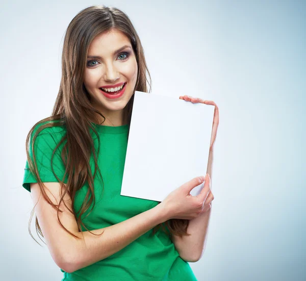 Menina segurar papel em branco . — Fotografia de Stock