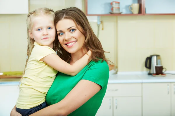 Mor med daughther — Stockfoto