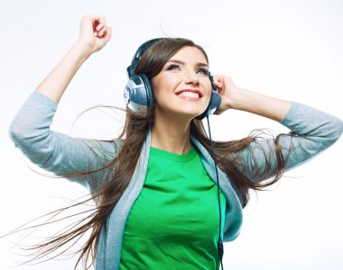 genç kadın müzik dinleme