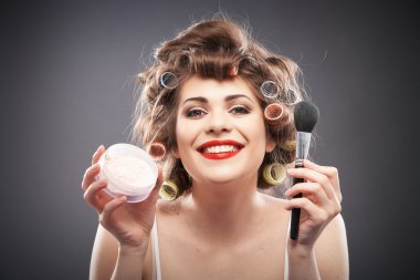 tozu kullanan kadın