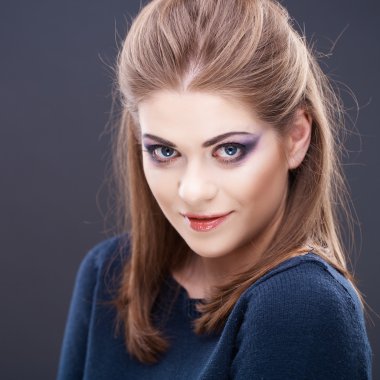 güzel bir genç kadın yüzü