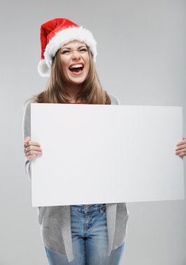 Noel Baba şapkalı kadın.