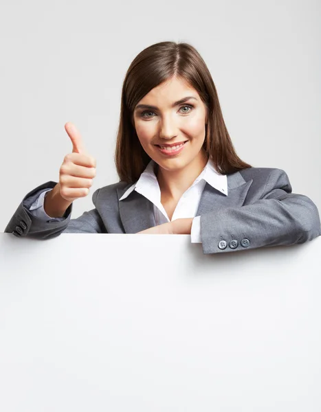 Geschäftsfrau zeigt leeres Schild — Stockfoto